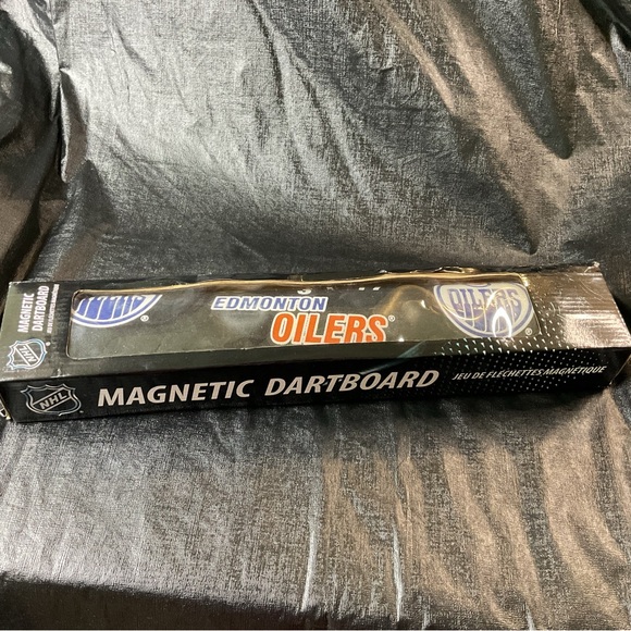 Vintage Edmonton Oilers Magnetic DART BOARD Wall Hanging Art NHL Rare New in
Box - Picture 1 of 7